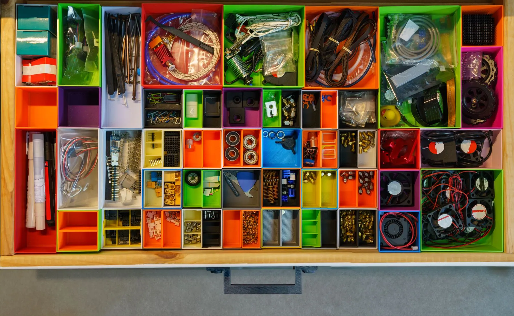 Wide drawer fitted with modular organiser trays for fasteners, cable, bearings and small parts
